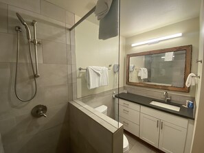 스튜디오, 퀸사이즈침대 1개 및 소파베드, 산 전망 (Slopeside 2770) | 욕실 | 샤워 시설, 헤어드라이어, 타월