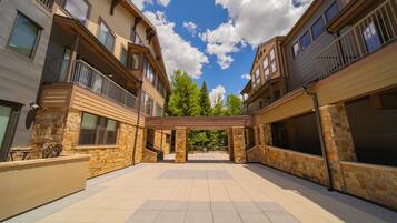 Studio, 1 Queen Bed with Sofa bed, Mountain View (Slopeside 2770) | Exterior