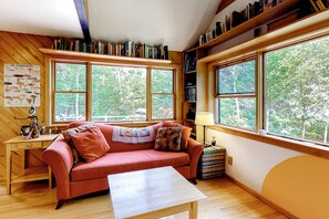 Books - Dog-Friendly Lakefront Home w/ Deck, Firepit, Water Views & Games (Rockwood)