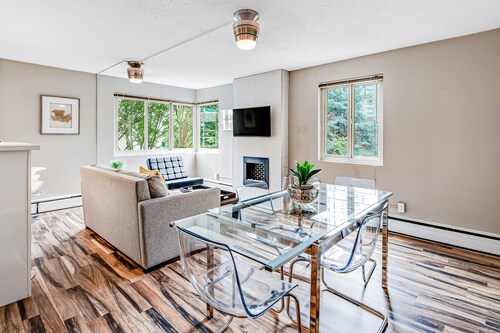 Charming Vintage Condo with Character in Heart of Seattle