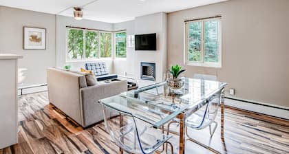 Charming Vintage Condo with Character in Heart of Seattle