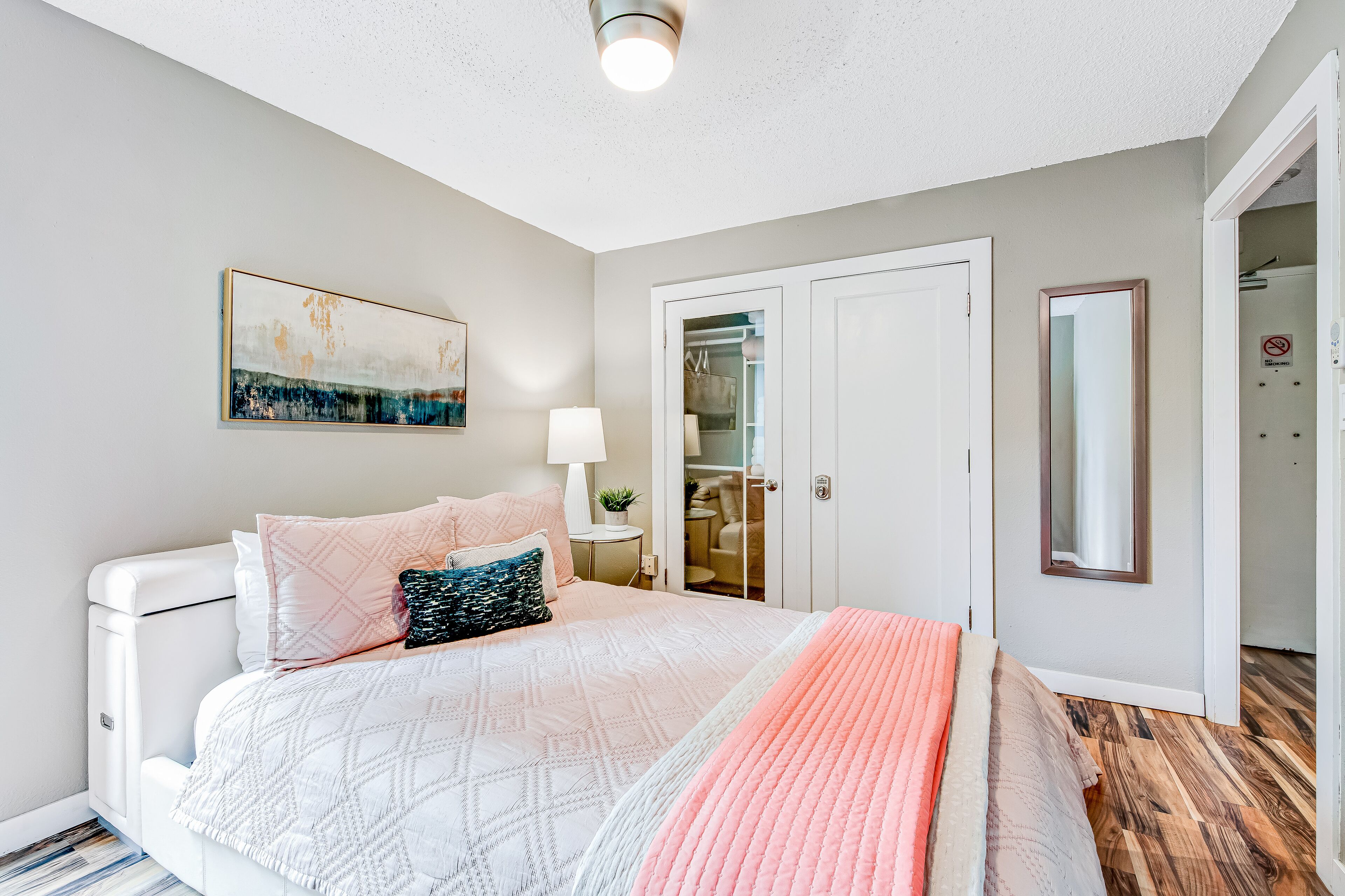 1 bedroom, desk, WiFi, bed sheets