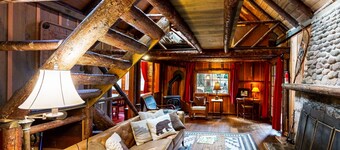 Cozy riverfront cabin with wood-burning fireplace, lovely deck, and washer/dryer