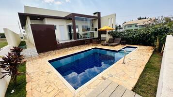 Innenpool, Außenpool