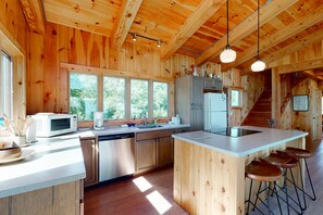 Fridge, microwave, oven, stovetop - Delightful Waterfront Escape W/ Three Kayaks, Free WiFi, Beach Access & More (North Hero)