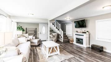 Smart TV, fireplace