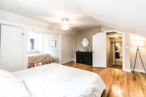 4 Schlafzimmer, Schreibtisch, Bügeleisen/Bügelbrett, Reisekinderbett