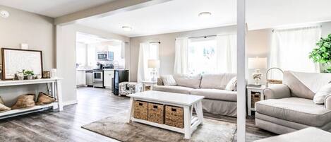 Smart TV, fireplace