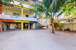 المنطقة المحيطة بالمنشأة