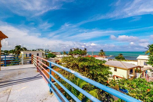 Ocean-view island gem with balcony & beach access nearby