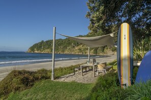 Beach nearby, sun loungers, beach towels - The Potting Shed - A secret slice of paradise (Langs Beach)