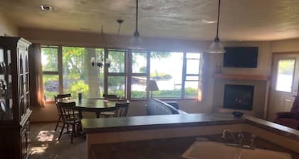 Lake home PERFECT FOR EAA !!
