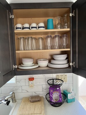 Fridge, microwave, oven, stovetop - Meticulous Private House @Camarillo Heights-82" TV, Beach/Shopping (Camarillo)