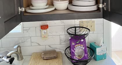 Meticulous Private House @Camarillo Heights-82" TV, Beach/Shopping