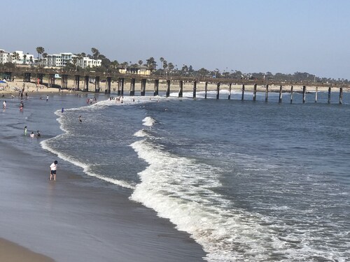 Meticulous Private House @Camarillo Heights-82" TV, Beach/Shopping