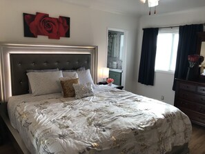 2 bedrooms, desk, iron/ironing board, free WiFi - Meticulous Private House @Camarillo Heights-82" TV, Beach/Shopping (Camarillo)