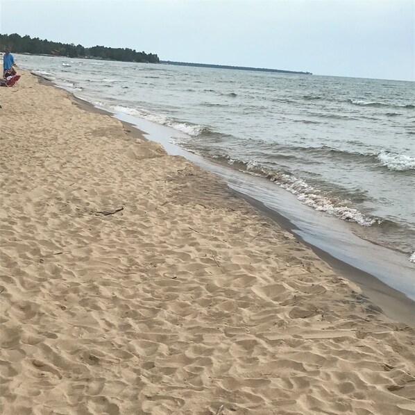 In Strandnähe, Liegestühle, Strandtücher