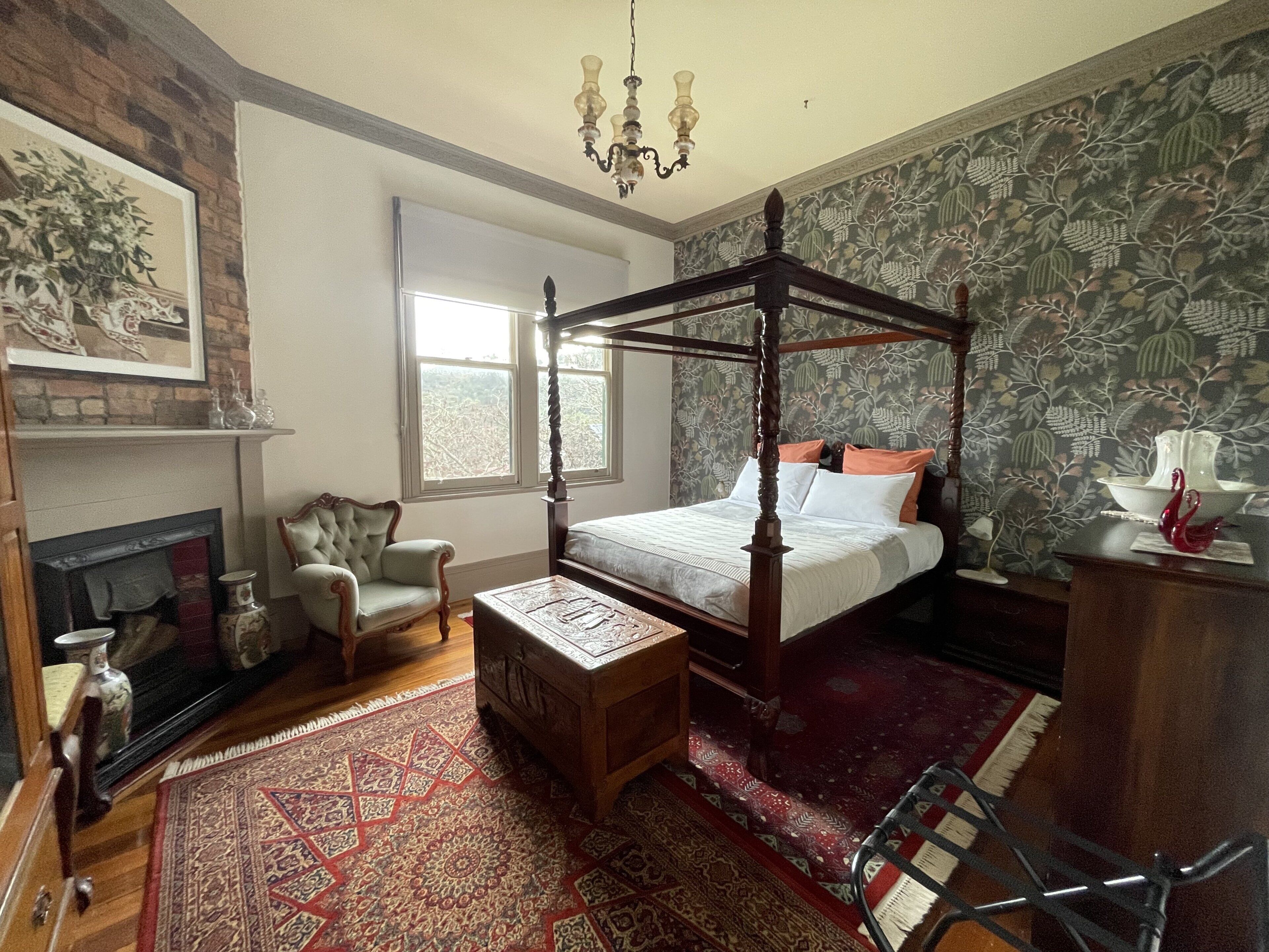 2 bedrooms, internet, bed sheets