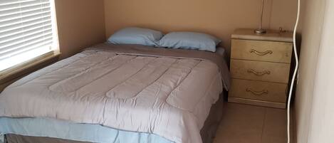 4 slaapkamers, een strijkplank/strijkijzer, gratis wifi, beddengoed