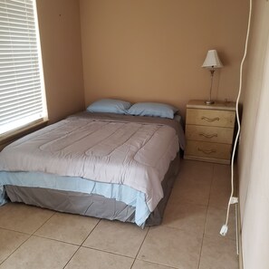 4 slaapkamers, een strijkplank/strijkijzer, gratis wifi, beddengoed