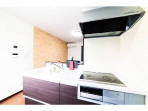 冰箱、微波炉、炉灶、厨具/餐具