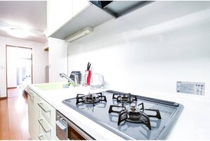 雪櫃、微波爐、爐具、廚房用具/餐具/器皿