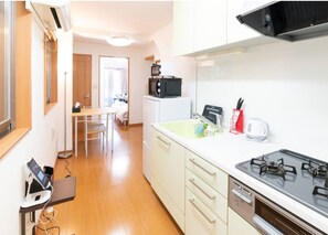 雪櫃、微波爐、爐具、廚房用具/餐具/器皿