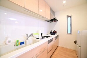 雪櫃、微波爐、爐具、廚房用具/餐具/器皿