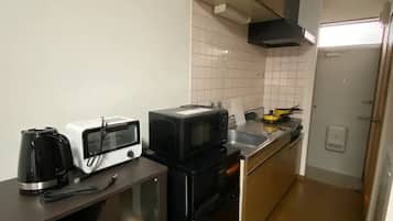 Fridge, microwave, stovetop, cookware/dishes/utensils