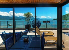 Bar junto a la piscina