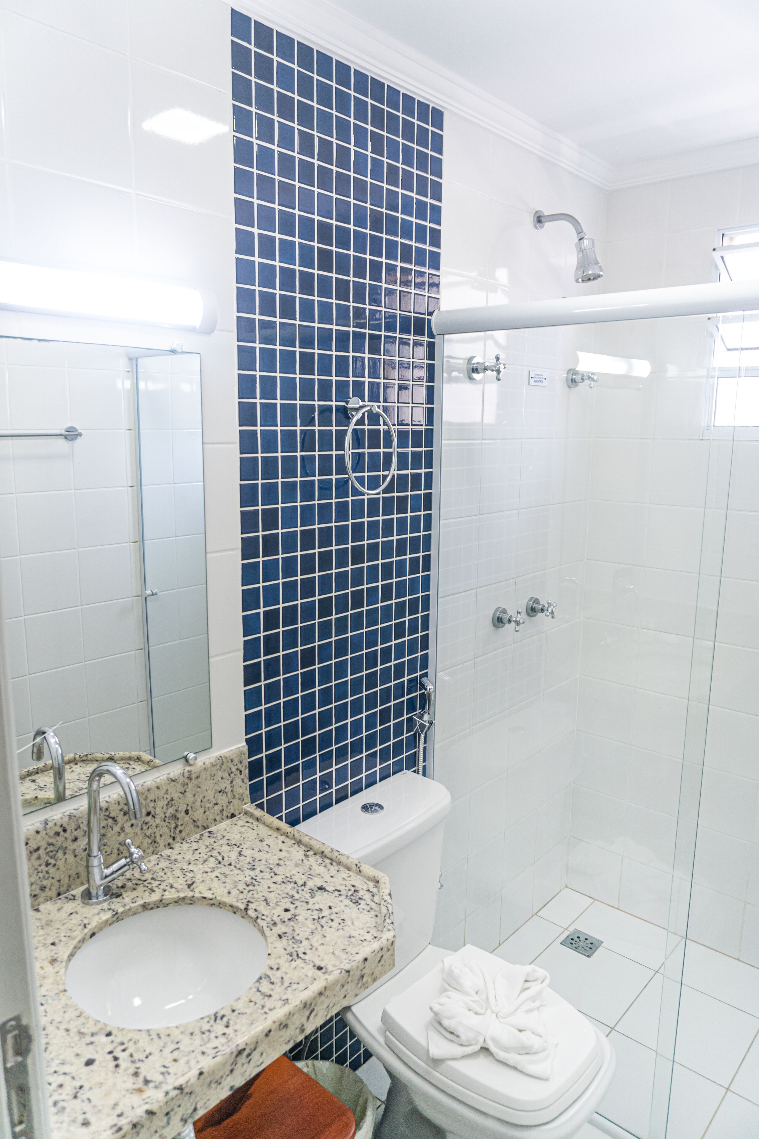 standard triple room | bathroom | shower, towels