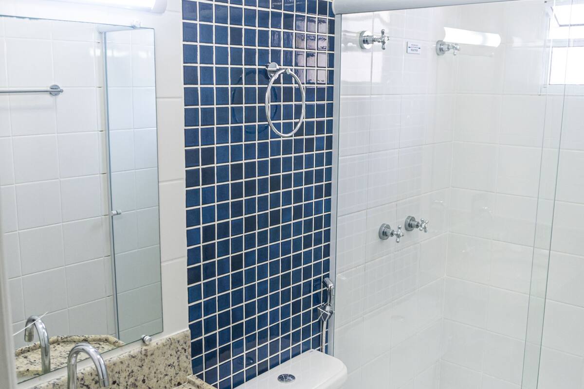 standard triple room | bathroom | shower, towels