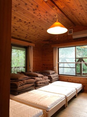 2 bedrooms, desk, free WiFi, bed sheets