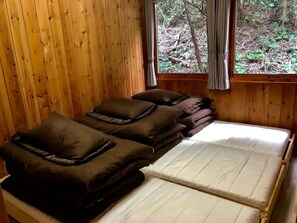 3 soverom, skrivebord, wi-fi (inkludert) og sengetøy