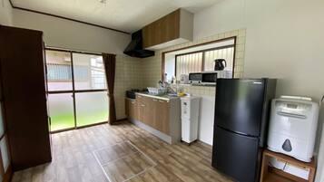 Fridge, microwave, stovetop, cookware/dishes/utensils