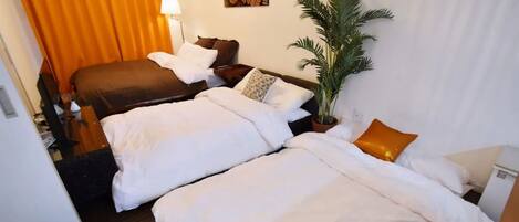 2 Schlafzimmer, Schreibtisch, Bügeleisen/Bügelbrett, Bettwäsche