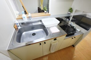 Fridge, microwave, stovetop, cookware/dishes/utensils