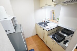 Fridge, microwave, stovetop, cookware/dishes/utensils