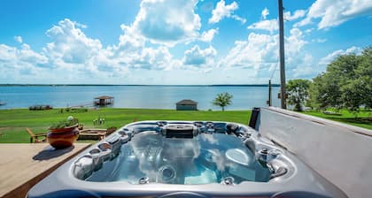 Hot Tub, Kayaks, Underwater Fishing Light! Luxurious Pitch-n-Skip Hideaway!