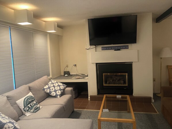 Smart TV, fireplace, ping pong