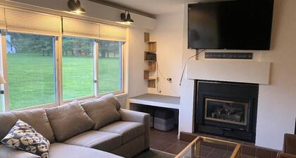 Private 2Bd 2Bath - Sleeps 5/6 Town home In Stowe VT - 15min From The Mountain