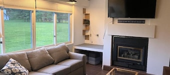 Private 2Bd 2Bath - Sleeps 5/6 Town home In Stowe VT - 15min From The Mountain