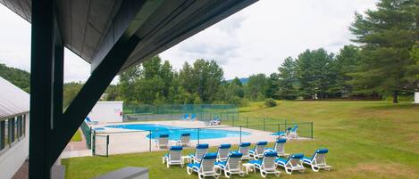 المنطقة المحيطة بالمنشأة