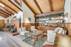 Fernseher, Kamin, Netflix, Bücher
