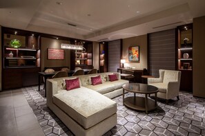 Suite Standar, Bebas Asap Rokok | Seprai premium, brankas, setrika/meja setrika, dan Wi-Fi gratis