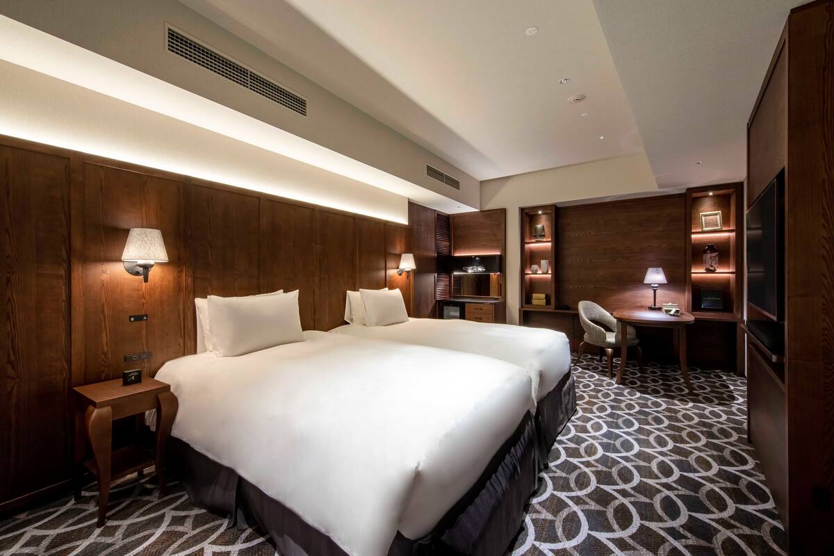 Bộ đồ giường cao cấp, két bảo mật tại phòng 