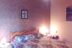 2 bedrooms, iron/ironing board, bed sheets