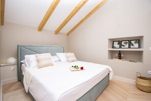 2 bedrooms, iron/ironing board, WiFi, bed sheets - Charming 3-Bed House in Tribunj (Tribunj)