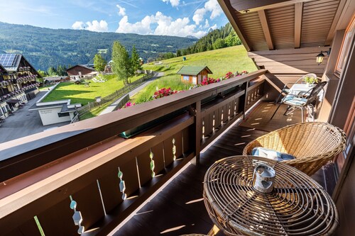 Newly Renovated Holiday Apartment Elisabeth with Shared Pool, Mountain Views & WiFi
