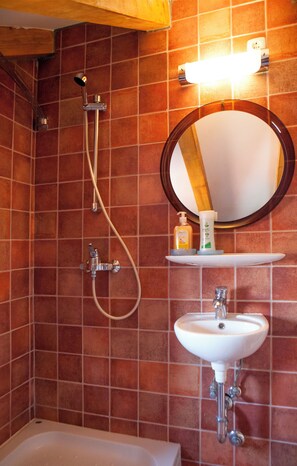 Shower, hair dryer, towels - A2 - studio with balcony, just 3 min to the beach (Okrug Donji)